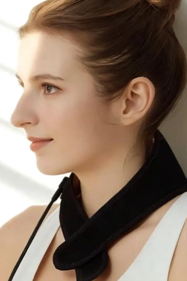 Alt view image 3 of 4 - COZING Red & Infrared Light Wrap for Neck, 660nm LED Red Light & 850nm Near-Infrared Light Belt for Neck Body, Auto Shut-Off,Man and Woman