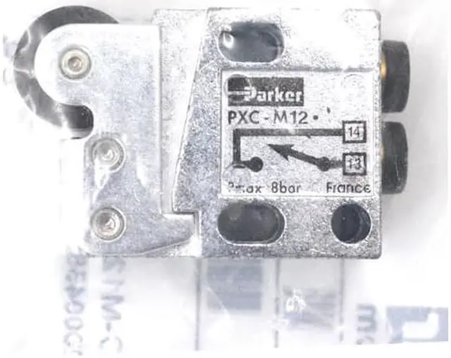 Alt view image 4 of 7 - SICK VTF18-4P5612 NPN Photoelectric proximity sensor,New