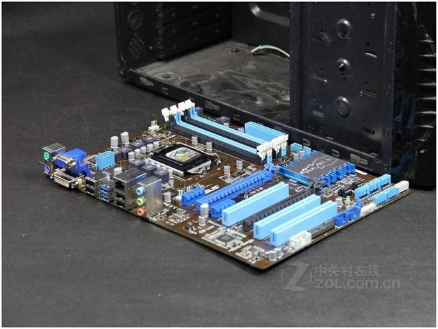 Alt view image 4 of 4 - ASUS P8B75-V LGA 1155 Intel B75 DDR3 32GB ATX Motherboard
