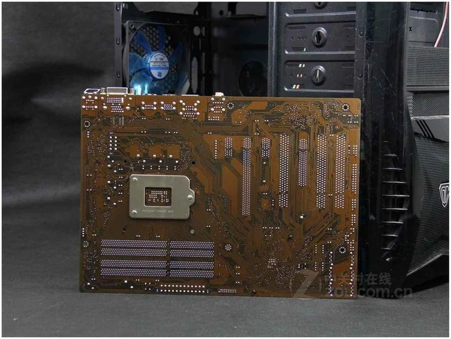 Alt view image 2 of 4 - ASUS P8B75-V LGA 1155 Intel B75 DDR3 32GB ATX Motherboard