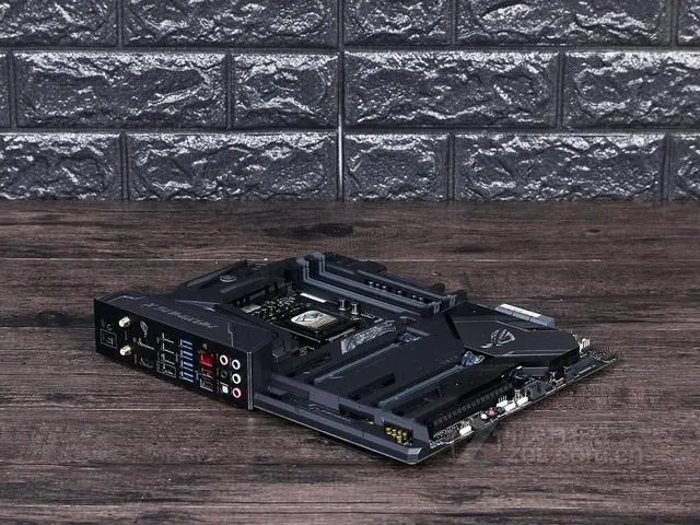 Alt view image 4 of 4 - ASUS ROG MAXIMUS X FORMULA LGA 1151 DDR4 64GB ATX Motherboard