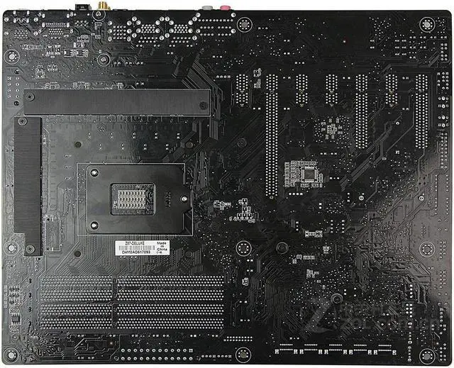 Alt view image 2 of 4 - ASUS Z87-Deluxe LGA 1150 DDR3 32GB ATX Motherboard