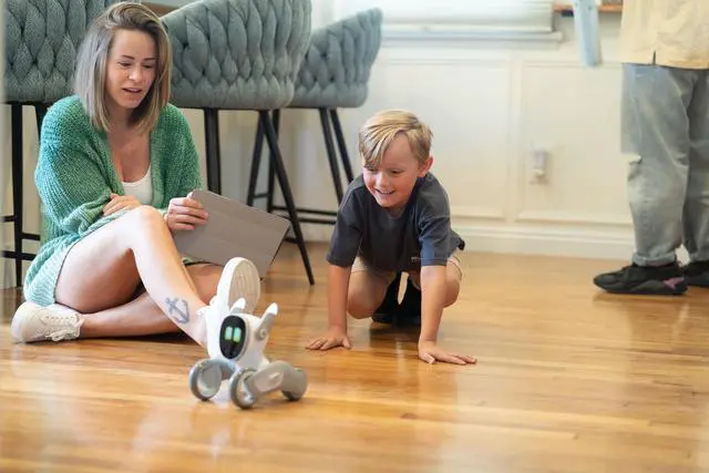 Alt view image 4 of 5 - Loona Premium Robot Pet Dog