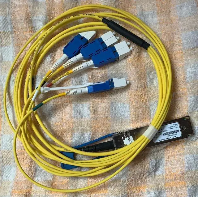 Main image of 1.8m 6ft QSFP-100GB4FDRB 100G-PSM4 100G to 4x25G Spliter Cable for LUXTERA QSFP+ Card A2