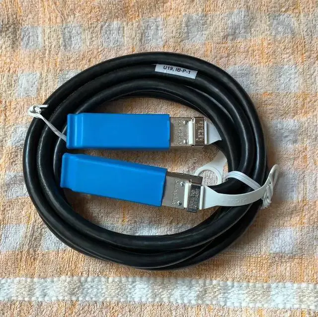 Main image of 2.4m AHSP NAAACN-O121 QSFP to QSFP Infiniband QSFP CX4 SAS cable both side QSFP+ UID IB-19-1 7ft