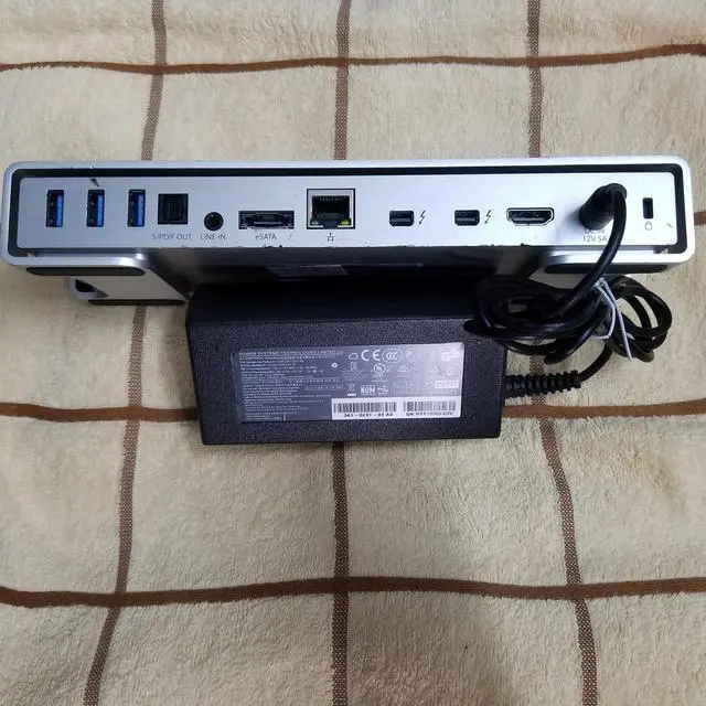 Main image of thunderbolt 2 4K Docking Station for TB2DOCK4KDHC WINDOWS 7 10 11 OS X operating system Mac / NO AC cables. No thunderbolt cable