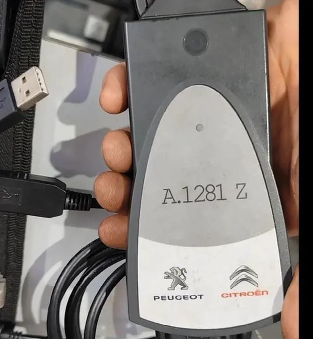 Alt view image 6 of 6 - USB TO VGA 15-PIN MALE / USB TO HDB 15PIN ADAPTER CABLE FOR PEUGEOT CITROEN AUTOMOTIVE DIAGNOSIS BOX TO LAPTOP KABLE 
0.8M Length(1.8M Length)