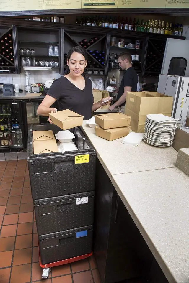 Alt view image 6 of 6 - Cambro GoBox EPP180SW Insulated Top Loader Food Carrier | Sold Individually