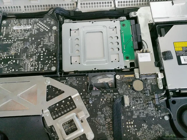 Alt view image 5 of 5 - 2.5"sata SSD or Hard disk Convert to 3.5" Drive Bay Adapter Mounting Bracket Tray