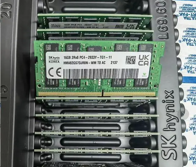 Main image of SK Hynix HMA82GS7DJR8N-WM 16GB DDR4-2933 PC4-23400 ECC Unbuffered Memory