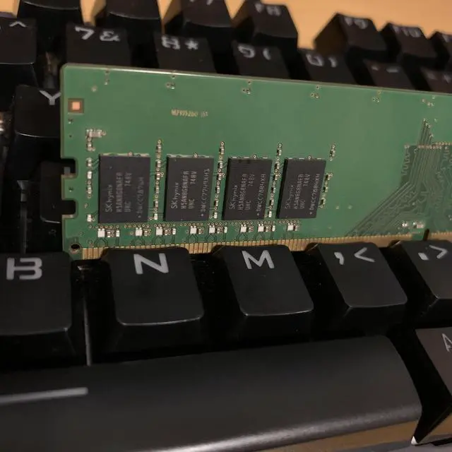 Alt view image 4 of 4 - SK hynix 8GB 1Rx8 PC4-2400T-UA2-11 DDR4 2400MHz Desktop RAM HMA81GU6AFR8N-UH