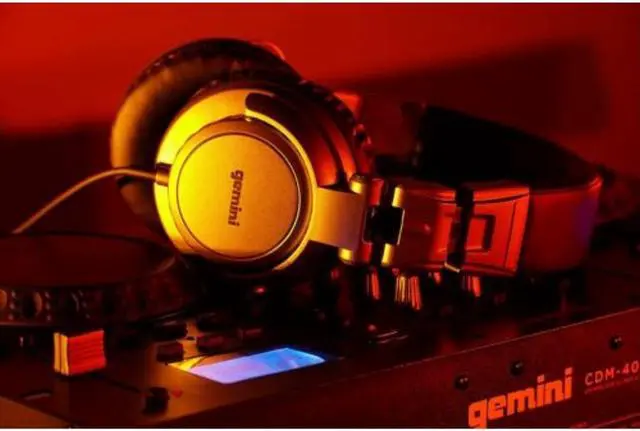 Alt view image 7 of 13 - Gemini DJX-500 DJX-500 Professional DJ Headphones