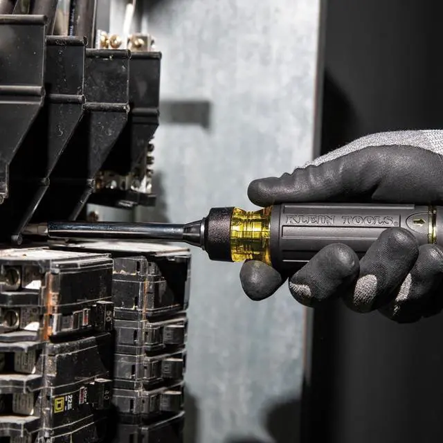 Alt view image 6 of 7 - 32305 Multi-bit Ratcheting Screwdriver 15-in-1 Tool with Phillips Slotted Square Torx and Combo Bits and 1/4-Inch Nut Driver
