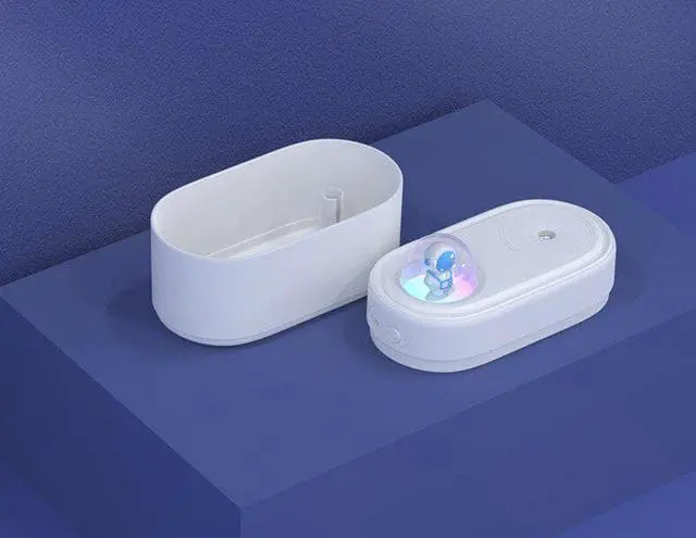 Alt view image 4 of 5 - Gemdeck Astronaut Humidifiers Air Diffuser Portable Mini Humidifier
