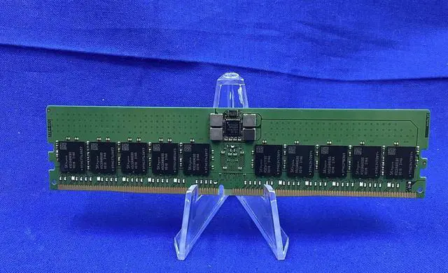Alt view image 2 of 4 - HYNIX HMCG88AEBRA115N HYNIX 32GB 2RX8 PC5-4800B SERVER MEMORY