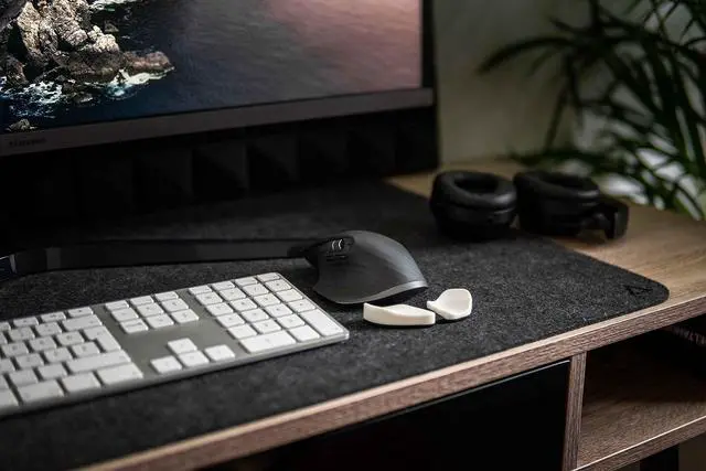 Main image of DELTAHUB - Minimalistic Felt Desk Protective Pad, Anti-Fray, Anti-Slip, Easy to Clean, Easy Glide, Long Lasting, Sleek Design, Comfortable, Resistant, Desk Mat, PC, Mac, Laptop - Medium (12x35inch)