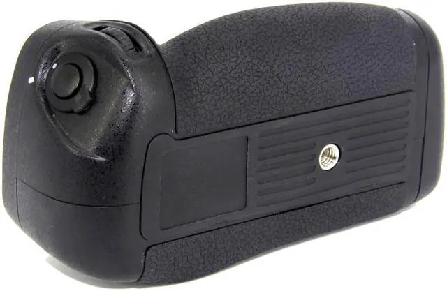Alt view image 3 of 7 - Replacement MB-D16 Professional Battery Grip for Nikon D750