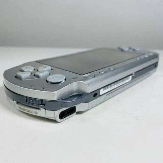 Alt view image 3 of 5 - Sony PlayStation Portable PSP 1000 Silver