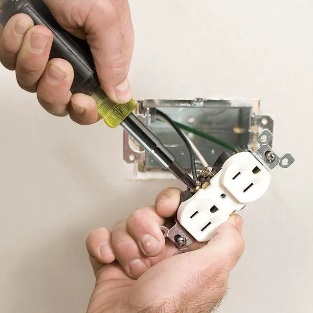 Alt view image 13 of 20 - Klein Tools KLE32500 11 In 1 Screwdriver