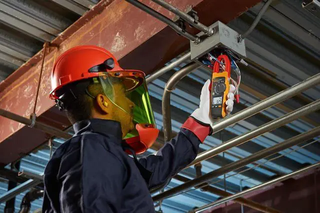 Alt view image 4 of 6 - Fluke 376FC AC/DC Clamp Meter with iFlex For Industrial/Commercial Electricians, VFD Low Pass Filter For Accurate Measurements, Inrush Measurements, Bluetooth Connectivity For Remote Measurements