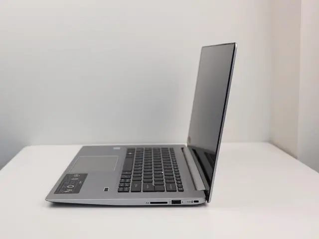 Alt view image 3 of 6 - Acer America Swift SF314-52 14.0" Intel Core i5-8250U @ 1.6GHz - 8GB DDR4 - 256GB SSD - Windows 11