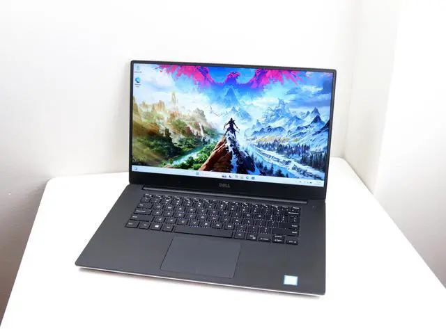 DELL Precision 5520 Core i7-7820HQ 2.9GHz 16GB SSD256GB 15.6