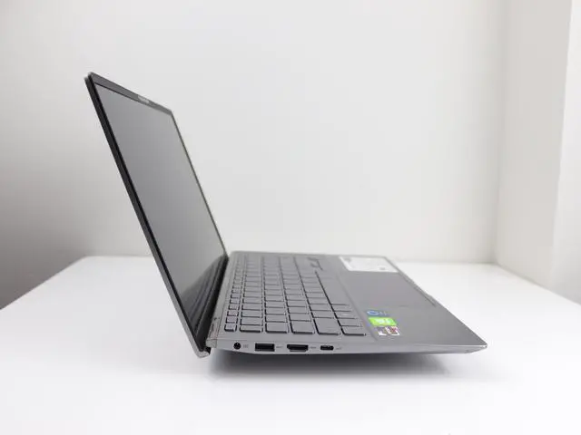 Alt view image 4 of 6 - ASUS Zenbook 14" Laptop Notebook Q407IQ-BR5N4 AMD Ryzen 5 - 8GB Memory - NVIDIA GeForce MX350 - 256GB SSD - Light Gray