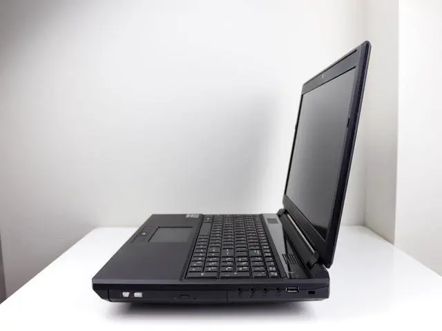 Alt view image 3 of 7 - Clevo Sager P15SM Full HD Intel Core i7-4700MQ 16GB 512GB SSD NVIDIA GeForce GTX 770M Windows 11 Gaming Laptop