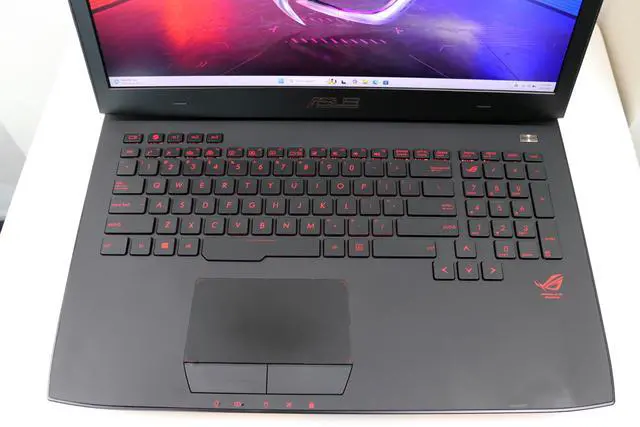 Alt view image 2 of 7 - ASUS ROG - 17.3" NVIDIA GeForce GTX 980M - Intel Core i7-4710HQ - 28GB Memory - 256 GB SSD + 1TB HDD - Blu-Ray - Windows 11 64-Bit Gaming Laptop - G751JY