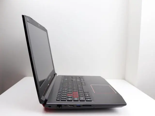 Alt view image 4 of 6 - Acer America Predator Helios 300 G3-571-77QK 15.6" IPS Intel Core i7 7th Gen 7700HQ (2.80 GHz), 6GB NVIDIA GeForce GTX 1060, 32GB DDR4 Memory, 512GB SSD, Windows 11 Gaming Laptop