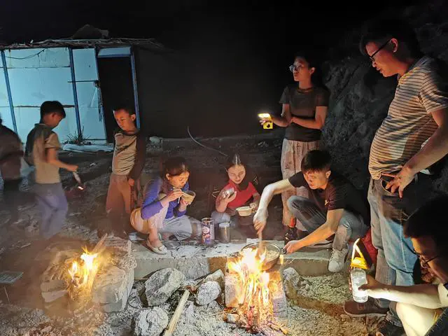 Alt view image 4 of 7 - Solar Camping Light: 40-Hour Rechargeable, Multi-Mode, Smart LED Lamp with SunPower Cells and Portable Bracket
