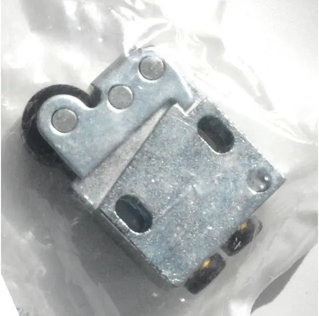 Alt view image 6 of 7 - SICK VTF18-4P5612 NPN Photoelectric proximity sensor,New