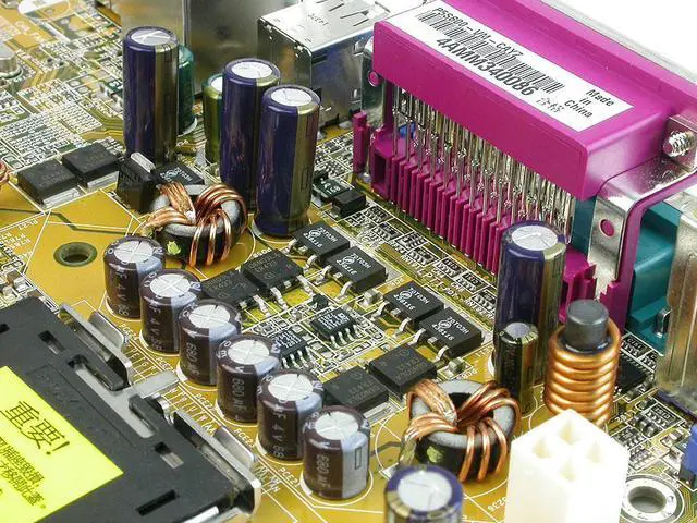 Alt view image 3 of 4 - ASUS P5S800-VM LGA 775 DDR2 2GB Micro ATX Motherboard