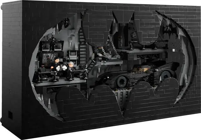 Main image of international version Batman Series 76252 Batcave  Shadow Box Number of parts 3981 Suitable for age 18+ toy building blocks