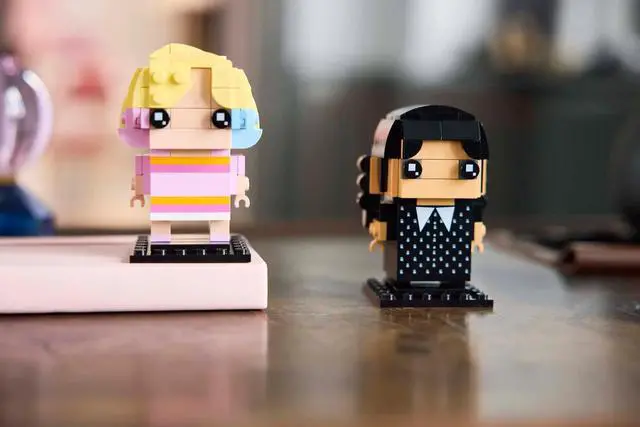 Alt view image 5 of 5 - international version BrickHeadz Series 40750 Wednesday & Enid Number of parts 239 Suitable for age 10+ toy building blocks