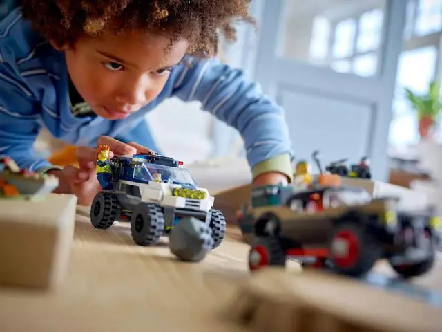 Alt view image 4 of 5 - international version city Series 60449 Off-Road Police Car Chase Number of parts 467 Suitable for age 6+ toy building blocks