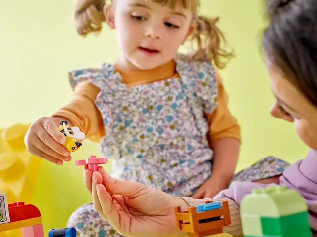 Alt view image 4 of 5 - international version duplo Series 10439 Cars and Trucks Brick Box Number of parts 80 Suitable for age 1½+ toy building blocks