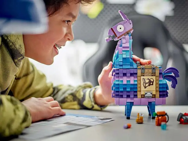 Alt view image 5 of 5 - international version Fortnite Series 77071 Supply Llama Number of parts 691 Suitable for age 12+ toy building blocks