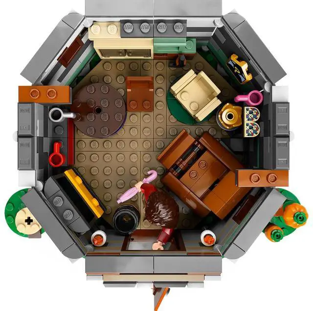 Alt view image 4 of 5 - international version Harry Potter Series 76428 Hagrid's Hut: An Unexpected Visit Number of parts 896 Suitable for age 8+ toy building blocks