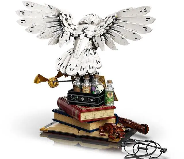 Alt view image 5 of 5 - international version Harry Potter Series 76391 Hogwarts Icons - Collectors' Edition Number of parts 3010 Suitable for age 18+ toy building blocks