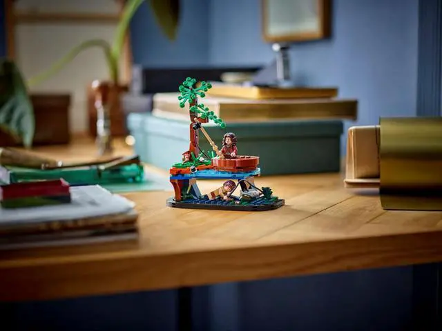 Alt view image 3 of 4 - international version Lord of the Rings Series 40761 The Lord of the Rings: Sméagol & Déagol Number of parts 181 Suitable for age 18+ toy building blocks