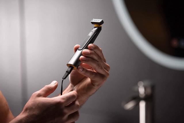 Alt view image 3 of 5 - MicroTouch SOLO Titanium, Rechargeable Beard & Body Razor that Trims, Edges, Shaves, and Grooms