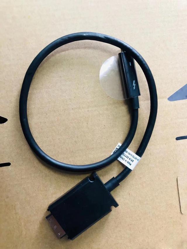 Alt view image 2 of 6 - Cable Thunderbolt USB-C para acoplamiento, TB16, TB15, K16A, 5T73G, 05T73G
