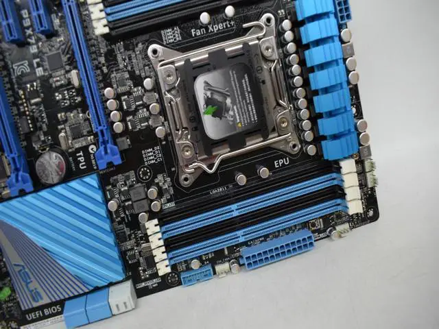 Alt view image 5 of 8 - ASUS P9X79 LE LGA 2011 Intel X79 USB 3.0 ATX Intel Motherboard with USB BIOS