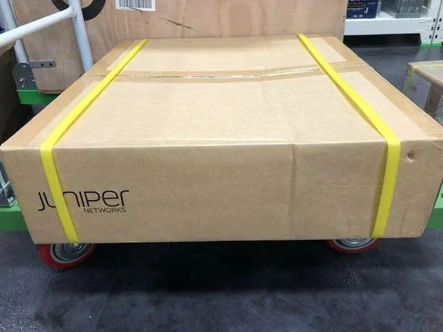 Alt view image 2 of 4 - Juniper EX4550 32-Port 1/10GbE SFP+ Converged Switch