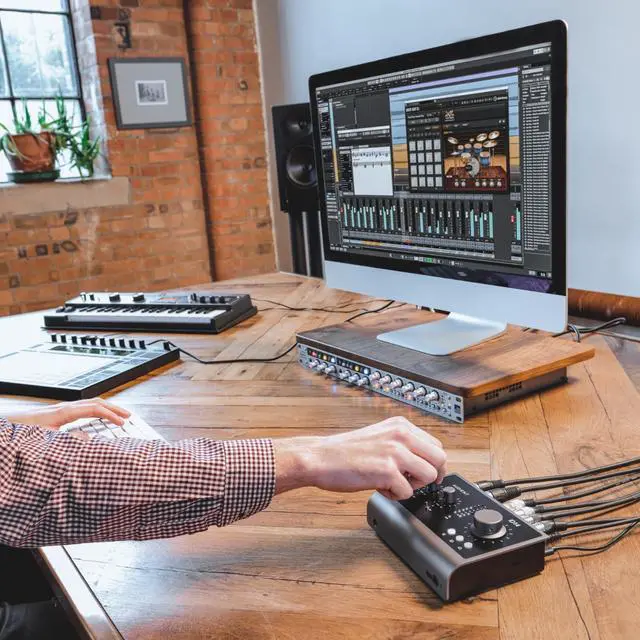 Alt view image 7 of 7 - Audient Audio Interface iD14 MKII, 2 Class-A Microphone Preamps (High Performance USB Audio Interface, USB-C Connector, Monitor Mix and Monitor Panning Function, 2 Headphone Outputs), Black
