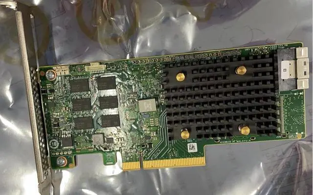 Alt view image 3 of 4 - BROADCOM 05-50077-01 PCI-Express 4.0 x8 PCI-Express Mega 9560-8i RAID Control PCI-Express 4.0 x8 PCI-Express MegaRAID 9560-8i RAID Controller Card