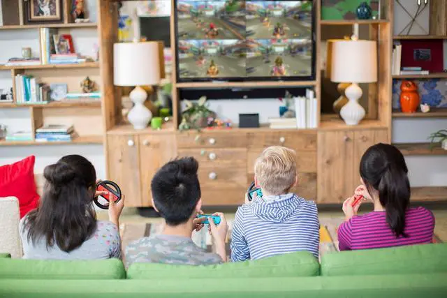 Alt view image 6 of 6 - MARIO KART 8 DELUXE - NINTENDO SWITCH