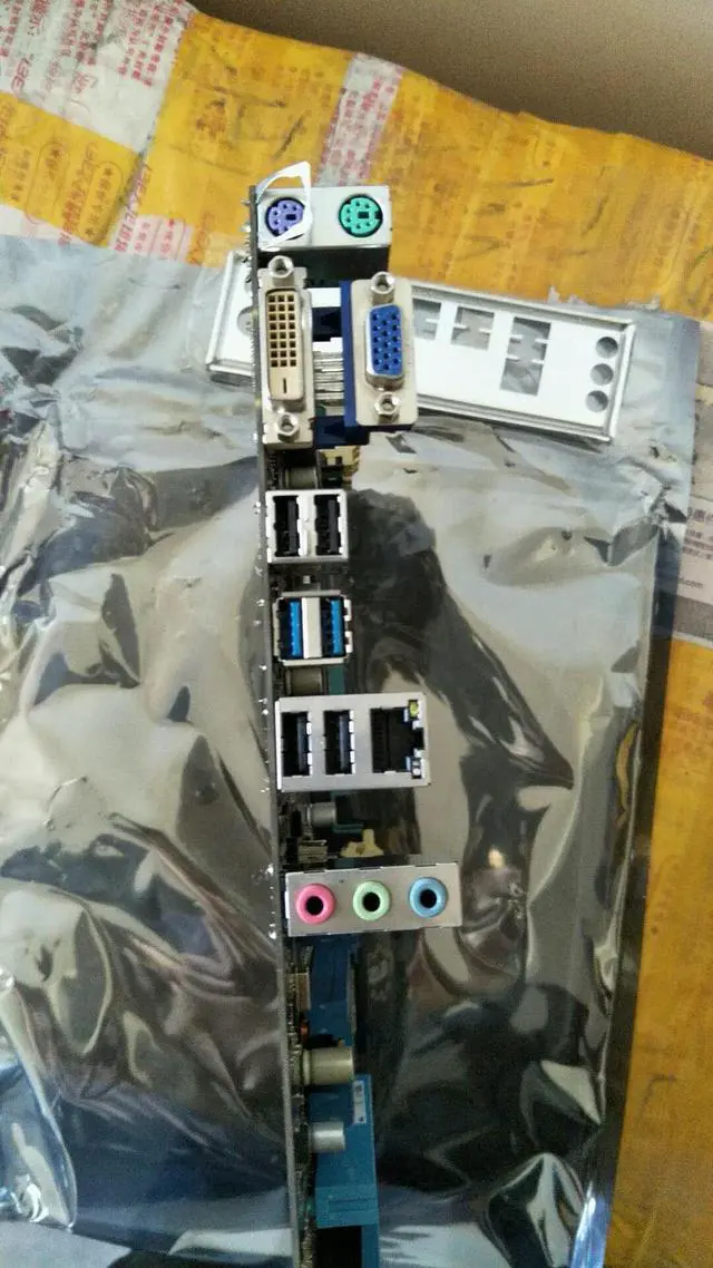 Alt view image 6 of 8 - ASUS P8B75-V LGA 1155 Intel B75 USB 3.0 ATX Intel Motherboard