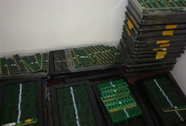 Main image of For Dell SNPTFYHPC/16G Server Memory 16G 2RX8 2933Y DDR4 2933